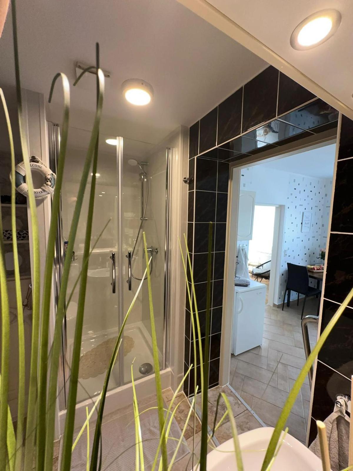 Ferienwohnung Am Strom Rostock Buitenkant foto