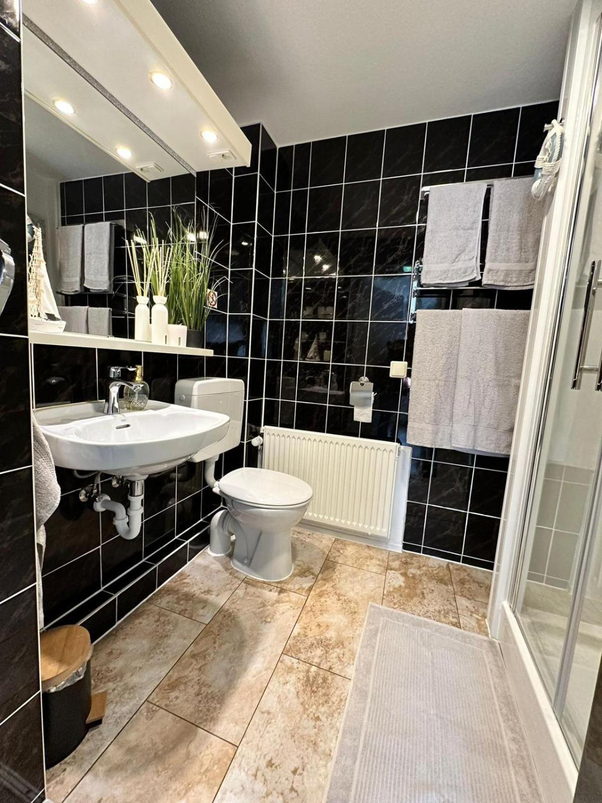 Ferienwohnung Am Strom Rostock Buitenkant foto